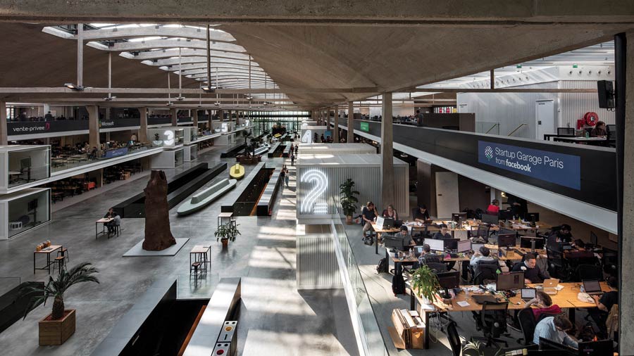 Una estación de carga de 1920 en París se transformó en el mayor recinto de empresas emergentes del mundo denominado Station F