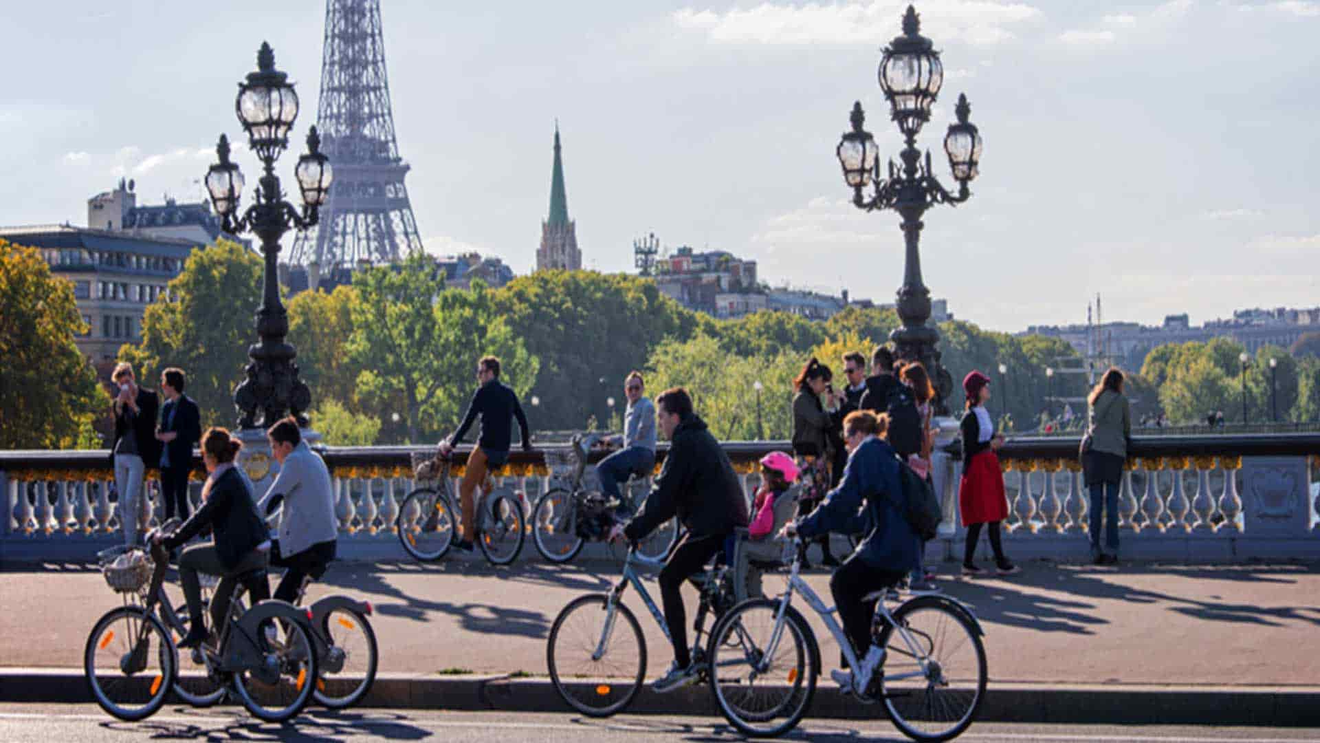 パリ地方の市場機会を活かし、パリで自転車を乗り回しましょう